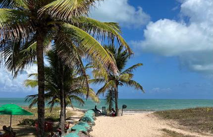 Lindo Flat a 200 metros do mar! - Foto 1