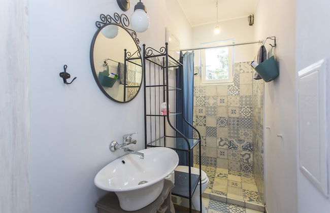 Colorful 2bdr Apartment in the City Center - Photo 1