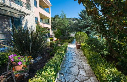 Pirofani Villa Apartments - Photo 53