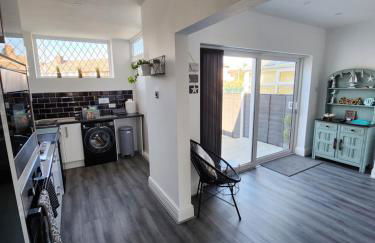 Delightful newly renovated 3-bed house with garden beach hut - Foto 18