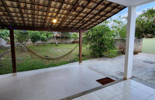 Casa confortável pertinho da praia com garagem e quintal - Foto 50