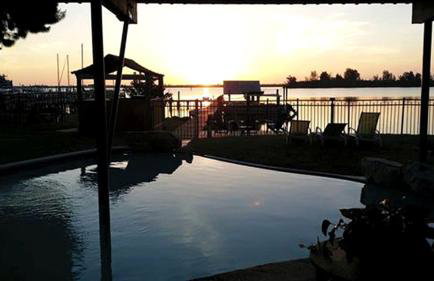 Beautifully Decorated Waterfront Chalet Rental in Grant, Florida - Photo 3