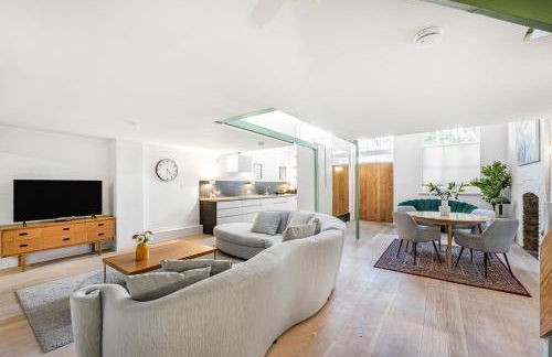 Schoolbell Mews full 3 bedroom 2 bathroom architect designed mews house Fabulous Bow, Victoria Park Location - Foto 14