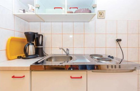 Gorgeous Apartment In Bakar With Wifi - Photo 9