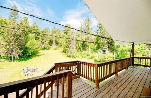 The Chalet - Spacious 7 bedroom near Sugarloaf, on Snowmobile and UTV trails, Hiking, Golf and Flagstaff Lake across the street - Foto 17