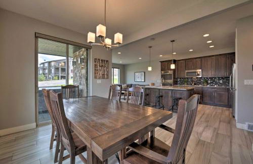 Modern Huntsville Resort Retreat with Deck and Hot Tub - Foto 2