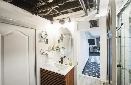 Sojourn Old Town Perfection with Fire Pit and Parking - Foto 26