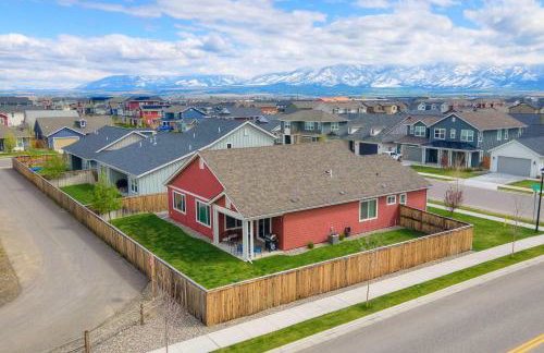 Scenic Modern Home with Private Patio & Fireplace - Foto 48