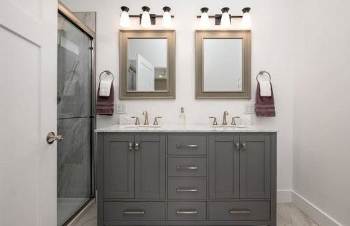 Walkable Downtown 5BR - Hot Tub and Resort Access - Foto 19