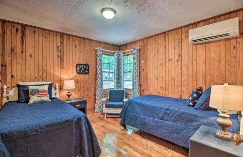 Waterfront Lake Martin Home with Grill and Beach! - Foto 16