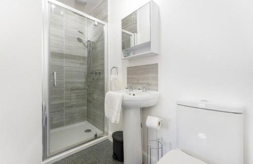 NEW! Stylish 5-Bed Apartment in Stockton-on-tees by Stay With Us, Perfect for Contractors & Large Groups, FREE Parking! - Foto 40