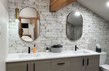 LUXE Hyak Retreat with Sauna, Hot Tub, Game Room, 6BR - Foto 41