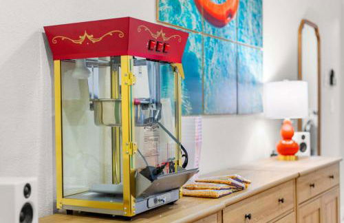 Resort Style Backyard Pool Pickleball Court - Foto 57