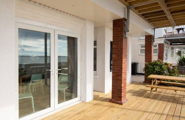 Absolute Beachfront With Decked Garden Oasis and Views - Foto 7