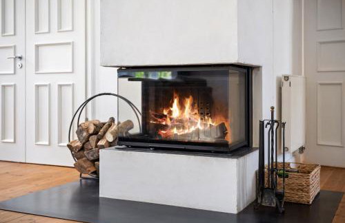 GUT KLETKAMP "Altes Torhaus" - Historisches Ferienhaus mit 5 Schlafzimmern I Kamin I Garten & Terrasse I Seeblick I 15 Min zur Ostsee I Moderne Küche I Hundefreundlich I Parkplätze I WLAN - Foto 6