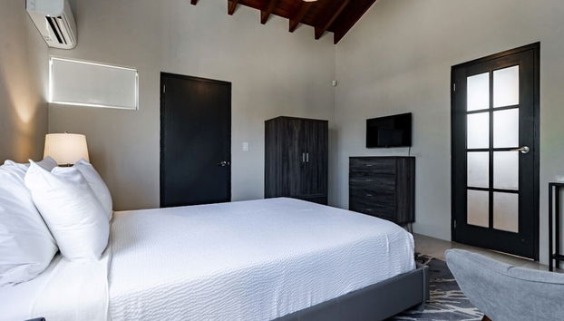 Stunning Villa With Infinity Pool & Outdoor Kitchen! Across From Marriott! - Foto 2, Servicios del alojamiento