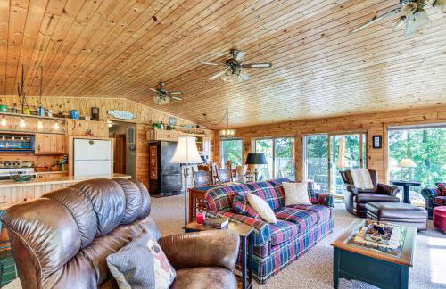 Lakefront Hackensack Cabin with Patio and Grill! - Foto 3