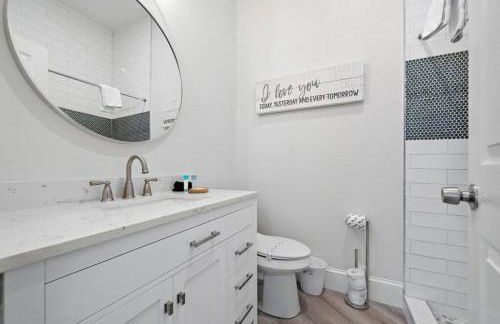 Jaw-dropping bayfront home with panoramic water views, boat slip, and cowboy pool - Foto 32