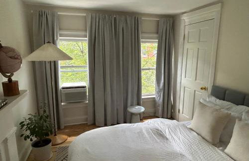 NEW! Historic Townhouse-14 min to WTC - Foto 19