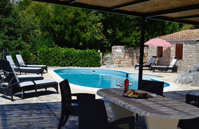 Restored 350 Year old Villa, Stunning Views, Idyllic Location, Large Pool - Photo 9