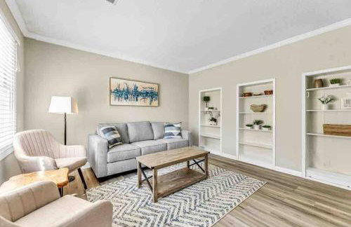 Greensboro Get-together, K Bed, Secret Playroom, central location - Foto 8