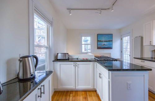 A Peaceful Oasis on Munjoy Hill - 3BR Cottage & Parking - Foto 30