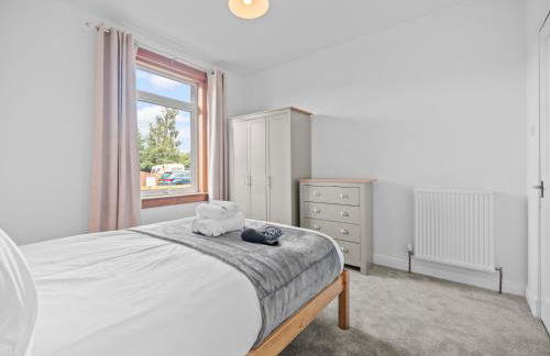 Whiteside 3 Bedroom Apartment - Bathgate - Photo 7