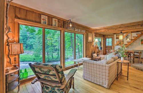 Berkshire Riverfront Ski Cabin Close to Hiking! - Foto 6
