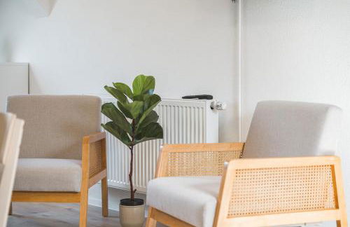 Moderne Monteurwohnungen in Nürtingen Zentrum Kitchen, Wifi, Smart TV - Photo 14