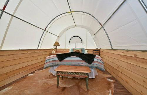 Enjoy a "Weekend in the Wild" in a Conestoga Wagon - Foto 14