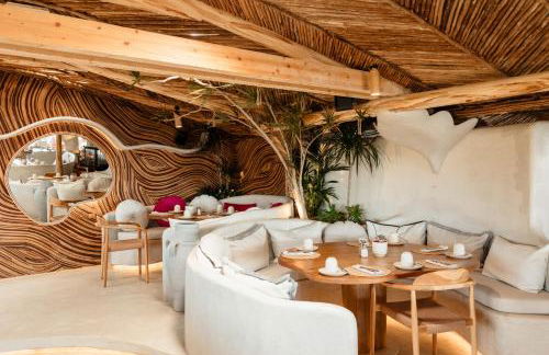 Modern beachside Penthouse with amazing sea views in Costabella, Marbella - Photo 36