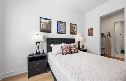 East Nash Condo for 4 with Public Rooftop Near DT - Foto 16
