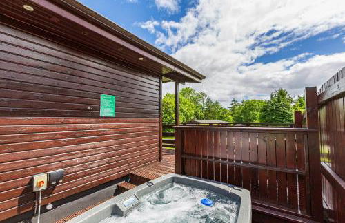 Bluebell Lodge 9 with Hot Tub - Photo 2