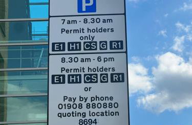 MK CITY CENTRE, THE DIAMOND SUITE, FREE Parking Space, PREMIUM SPACIOUS Apartment with FOOSBALL TABLE - Foto 57