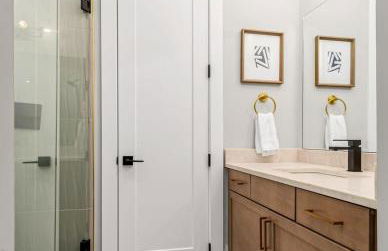 Spacious Nash Home for 12 Guests with Rooftop Views and Hot Tub - Photo 17