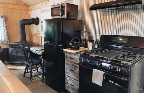 Wolf's Cabin-Walk to Downtown Noblesville - Foto 23