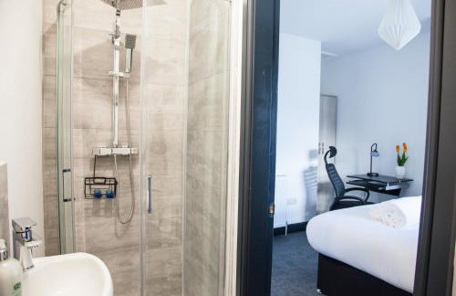 Stylish Home, hosted by ESONGRACE Stays, Stoke-on-Trent - Perfect for Families - Contractors - Holiday makers - Emergency Housing - Professionals, Relocators - Foto 4