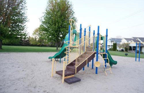 Riverside Home Near Beaches, Pier, downtown - Photo 49