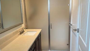 Charming 3-bedroom condo with WiFi, AC in Newark - Photo 5