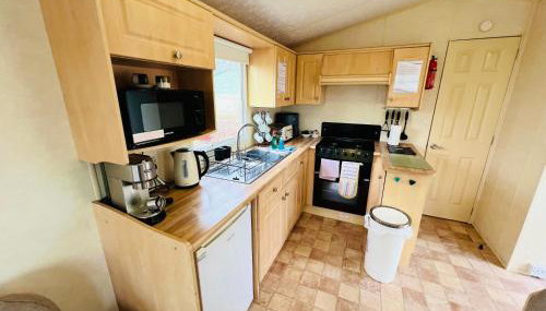 2 Bedroom Caravan GW39, Thorness Bay, Isle of Wight, Dog Friendly - Foto 5, stove