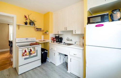 Ferndale Apartment with Yard - Near the Detroit Zoo! - Foto 2