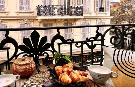 LIBERATION CENTER - PRIVATE Balcony - 24&7 RECEPTION - LUGGAGE STORAGE - Foto 3