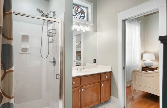 30A Grayt'n Greatful by Avantstay Charming Home+cottage, Walk to Western Lake - Foto 16