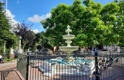 Sunnydaze-detached chalet with 2 bedrooms and 2 bathrooms and private parking outside door - Foto 32