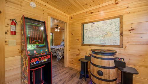 Happy Hideout, country livin with great mountain views, hot tub, arcades, fire pit, pets ok with fee - Foto 3