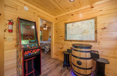 Happy Hideout, country livin with great mountain views, hot tub, arcades, fire pit, pets ok with fee - Foto 3