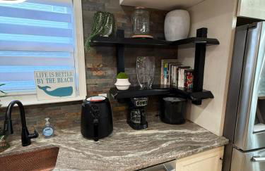 Ground-level bed bath house1mi to the beach sleep8 - Foto 51