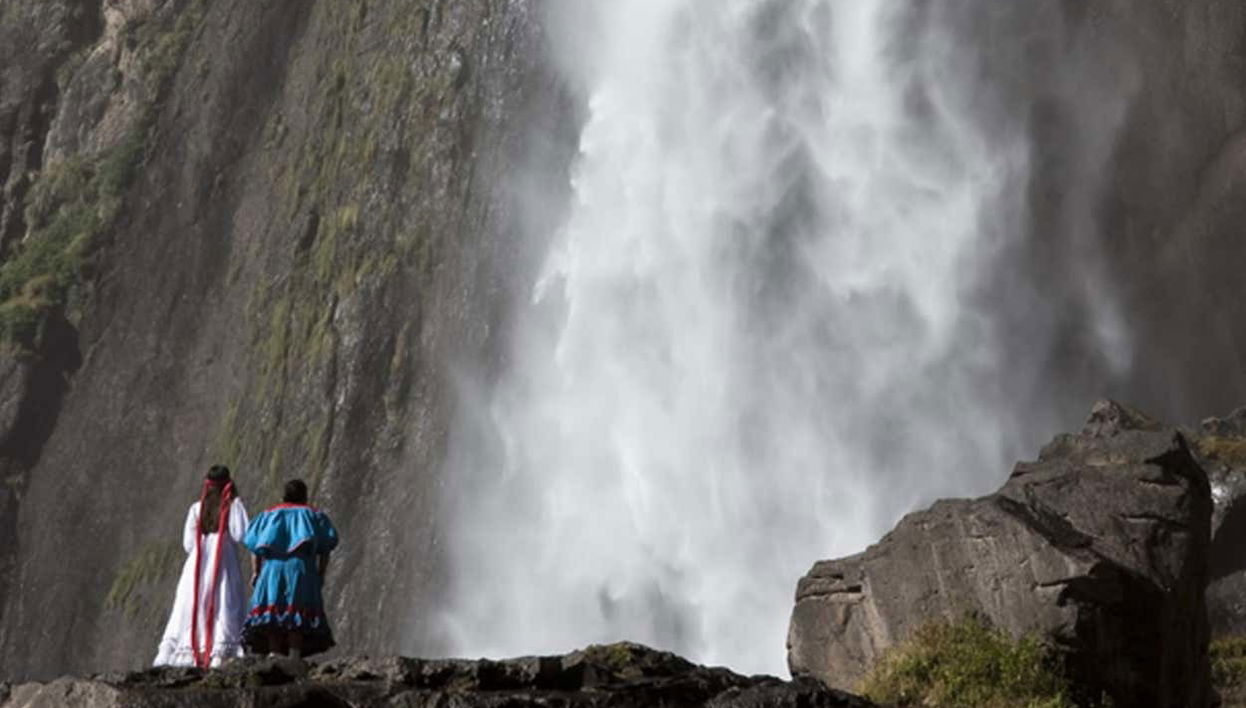 Admiring views of Basaseachi Falls