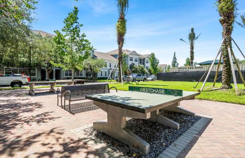 Modern 2BR2BA Pool Gym Near Airport #8 - Foto 18