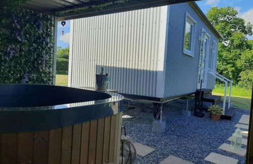 Anglesey new modern shepherds hut with spa hot tub - Foto 7
